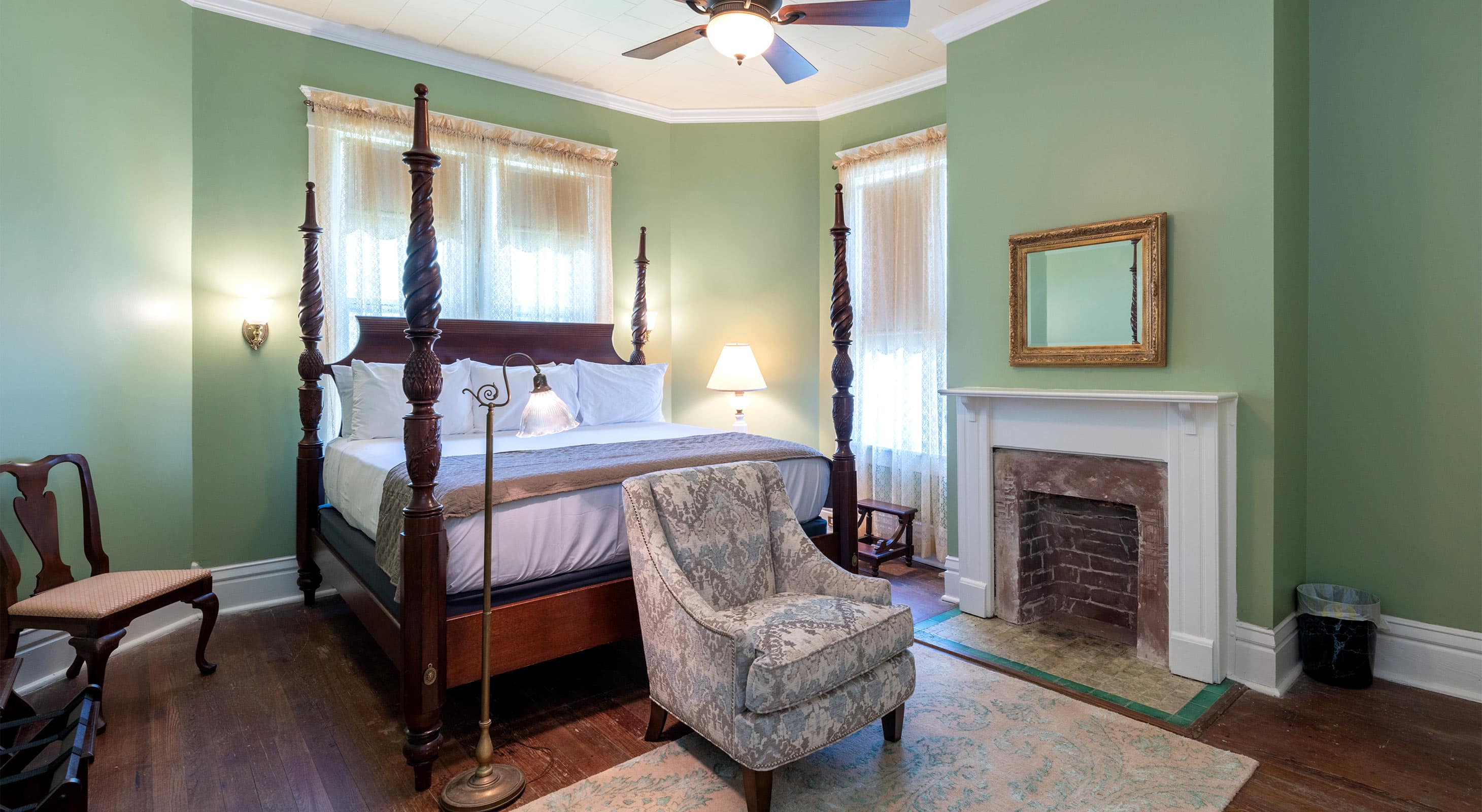 Adjoining King in Robert Room